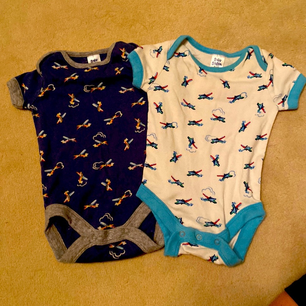 Baby Boden airplane onesies (2 pack) 0-3m.